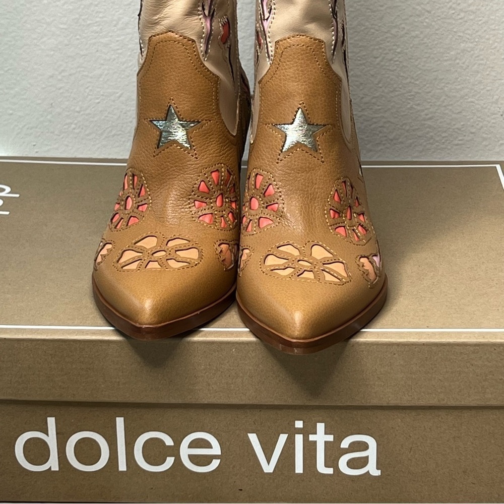 NWT Dolce Vita Lassie Western Cowboy Boots Tan Floral Cutout Star 7.5 - Picture 2 of 6